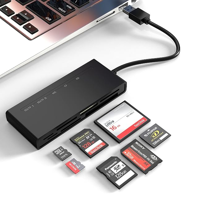 Lector multitarjeta Yeemie Pro negro con siete ranuras y un cable USB 3.0 fijo