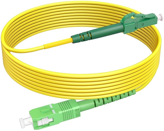 Latiguillo de fibra simplex amarillo RamboCables con un conector LC/APC verde en un extremo y un conector SC/APC verde en el otro