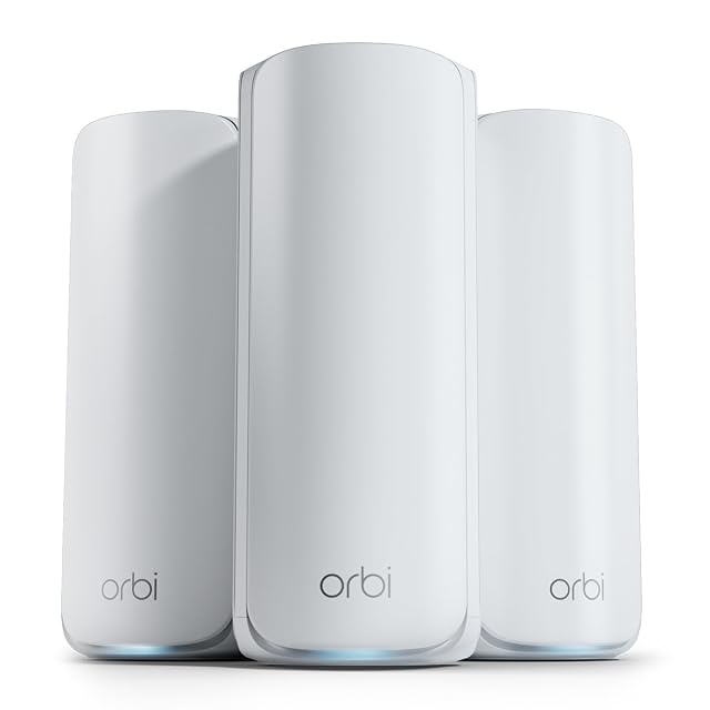 Router NETGEAR Orbi 770 blanco con dos satélites a juego