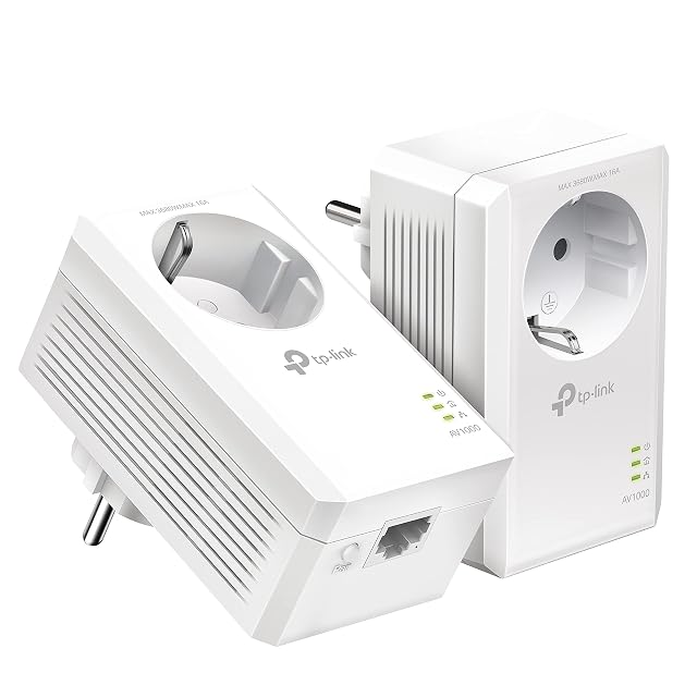 Adaptador powerline TP-Link TL-PA7017P con toma de paso de red eléctrica y puerto Ethernet gigabit